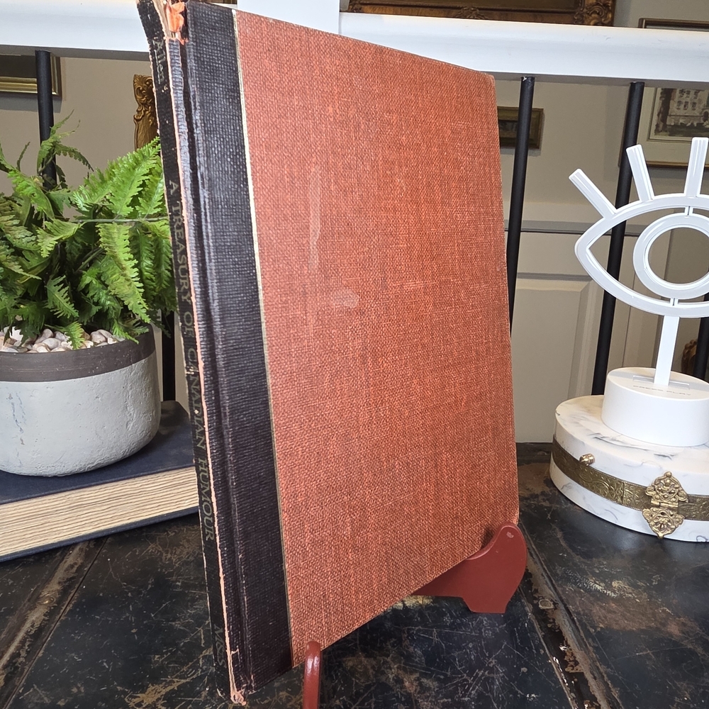 Vintage Robert Thomas Allen | Treasury of Canadian Humour M&S Cloth Bound Book